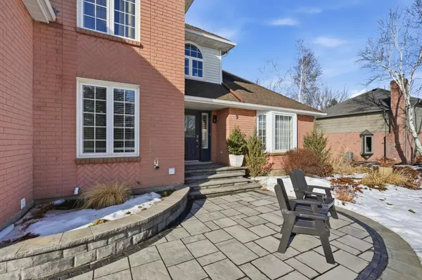 Hamilton, ON L8B 0Z9,9 CORNELIA CT