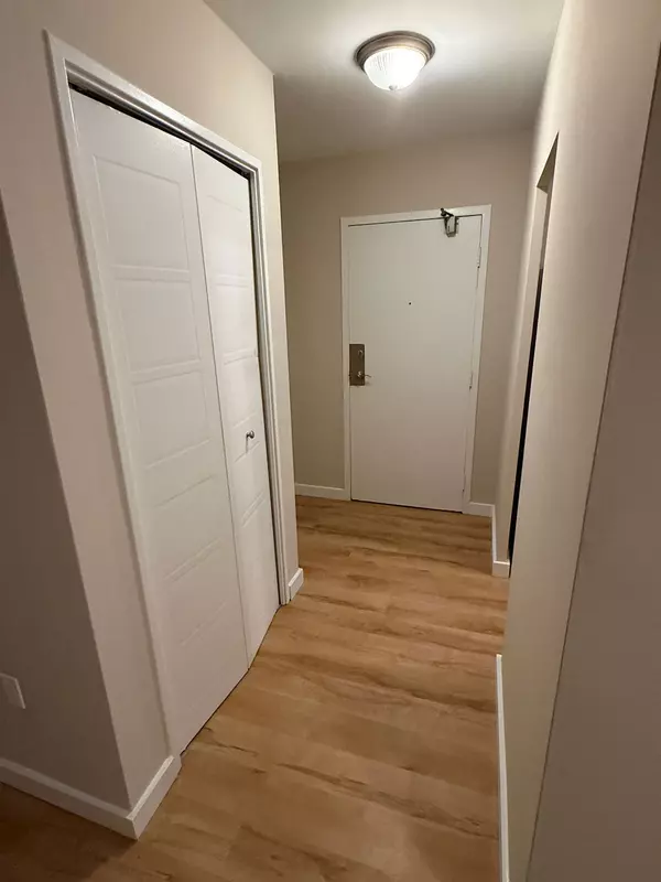 London East, ON N5Y 4T9,573 Mornington AVE #402