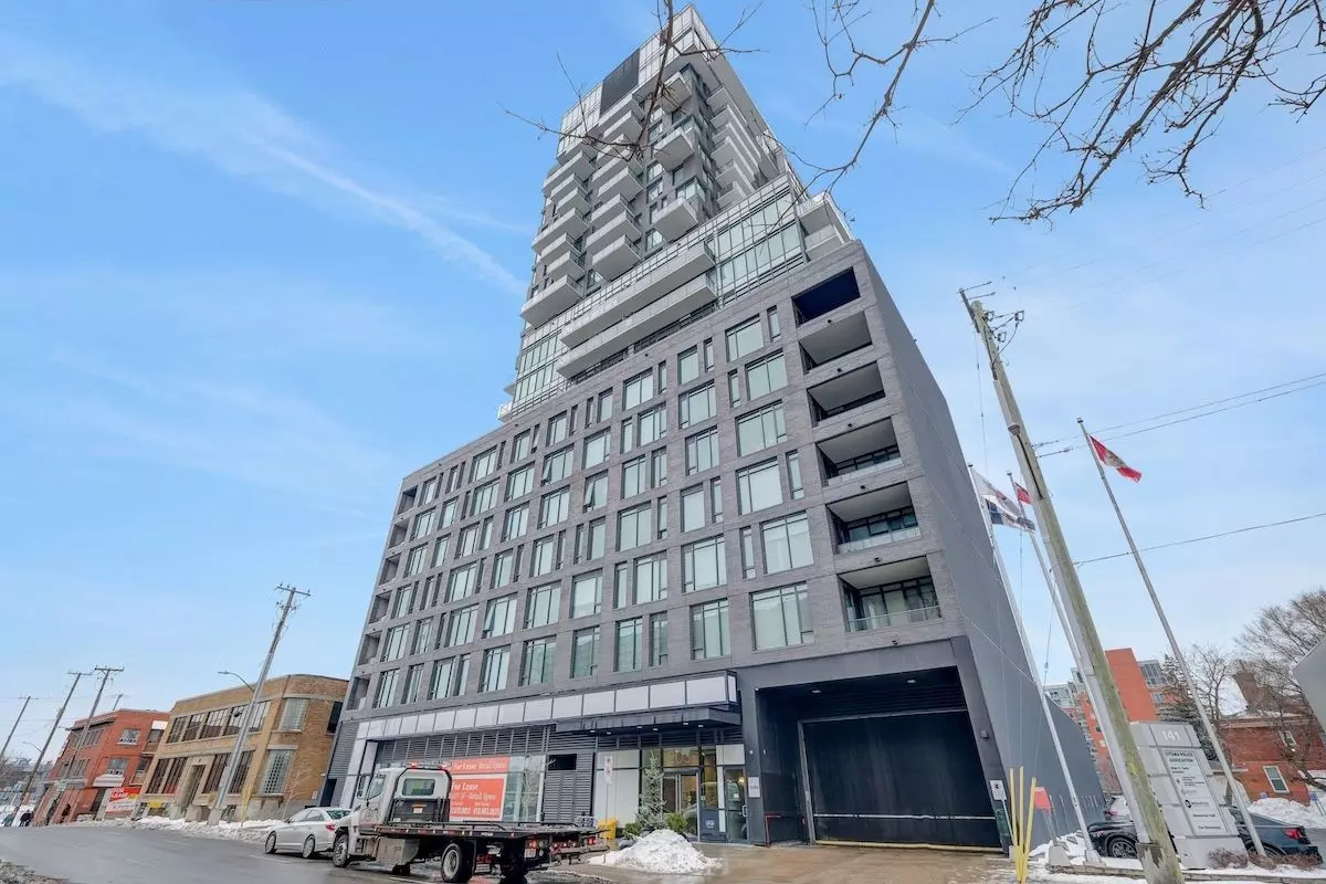 Ottawa Centre, ON K2P 1J5,203 Catherine ST #807