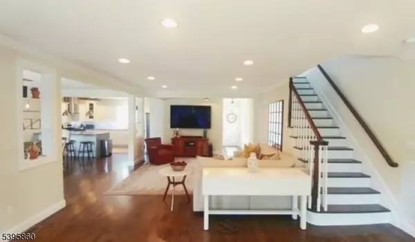 Montclair Twp., NJ 07042,39 Gray St