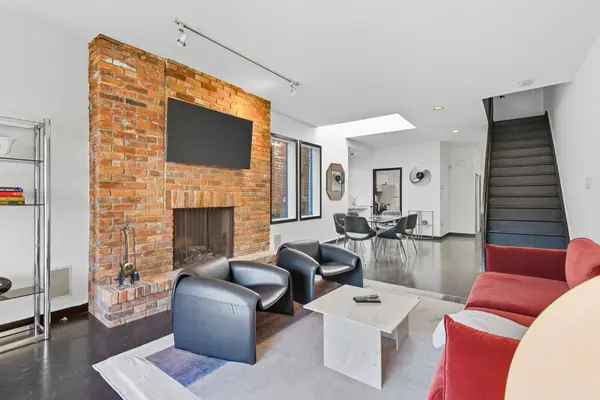 Toronto C08, ON M5A 2T3,119 Seaton ST