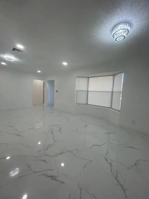 Lauderdale Lakes, FL 33309,3290 NW 39th St