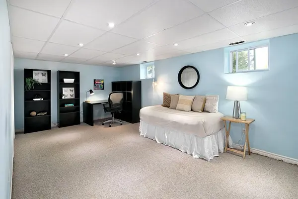 Clearview, ON L0M 1G0,98 George ST