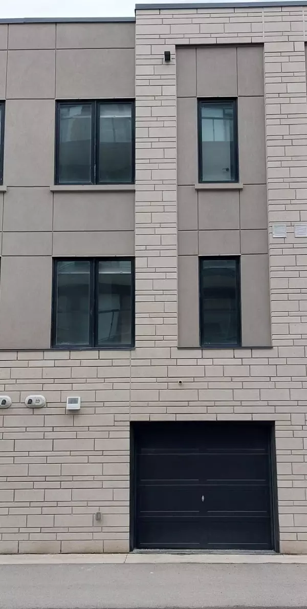 Burlington, ON L7T 0C4,1095 Cooke BLVD #30