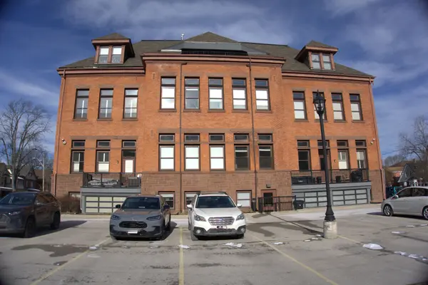 Hamilton, ON L8N 4J5,200 Stinson ST #311