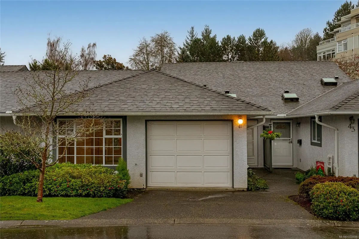 Saanich, BC V8Y 2K5,5110 Cordova Bay Rd #41