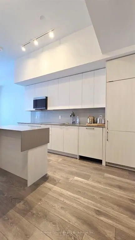 Oakville, ON L6H 3R9,2489 Taunton RD #422