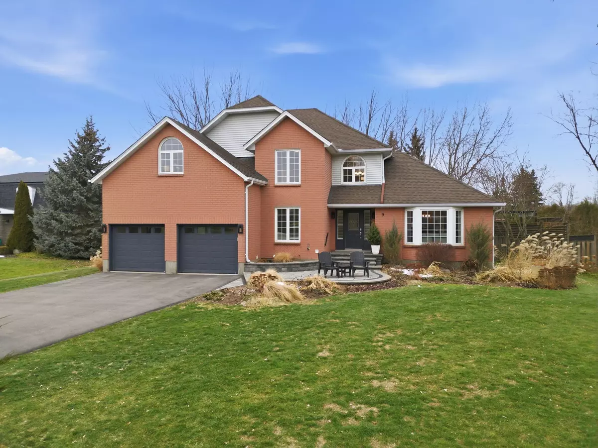 Hamilton, ON L8B 0Z9,9 CORNELIA CT