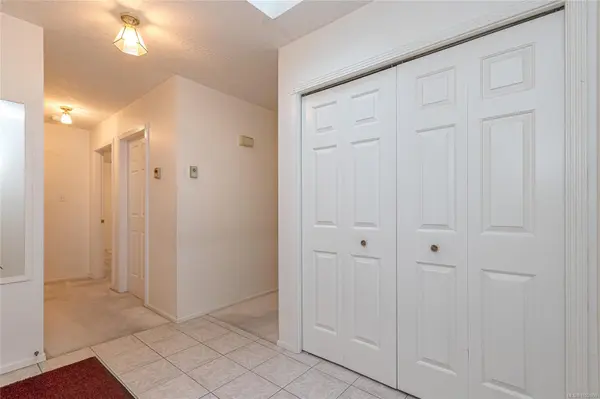 Saanich, BC V8Y 2K5,5110 Cordova Bay Rd #41