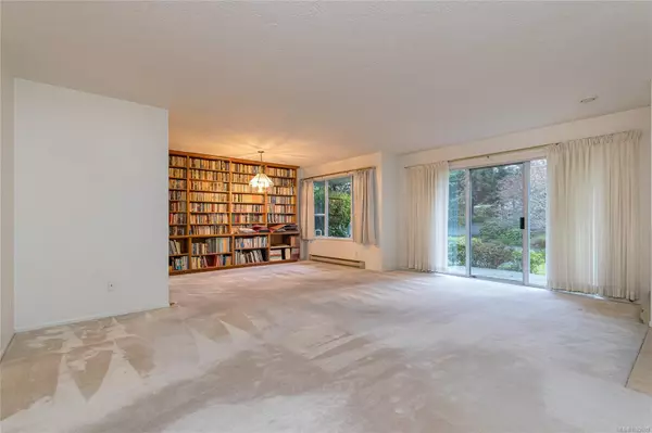 Saanich, BC V8Y 2K5,5110 Cordova Bay Rd #41