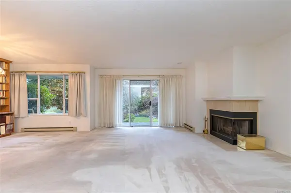 Saanich, BC V8Y 2K5,5110 Cordova Bay Rd #41