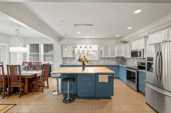 Saanich, BC V8Y 3J9,4937 Eagle View Lane