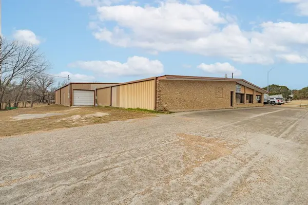 Comanche, TX 76442,103 Indian Creek Drive