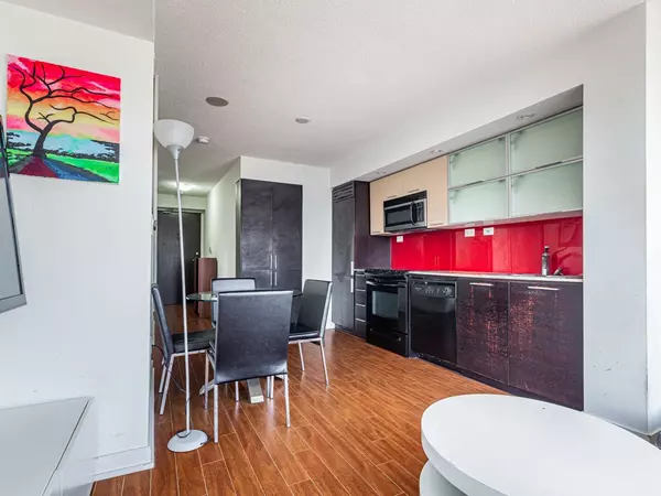 Toronto C01, ON M5V 3Z7,25 Capreol CT #2502