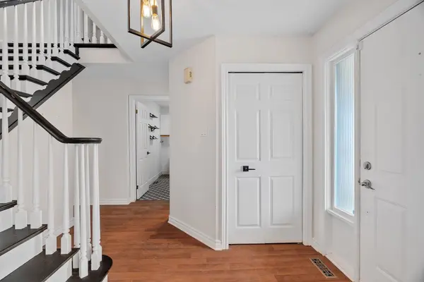 21 Village Gate CRES, Thames Centre, ON N0L 1G3