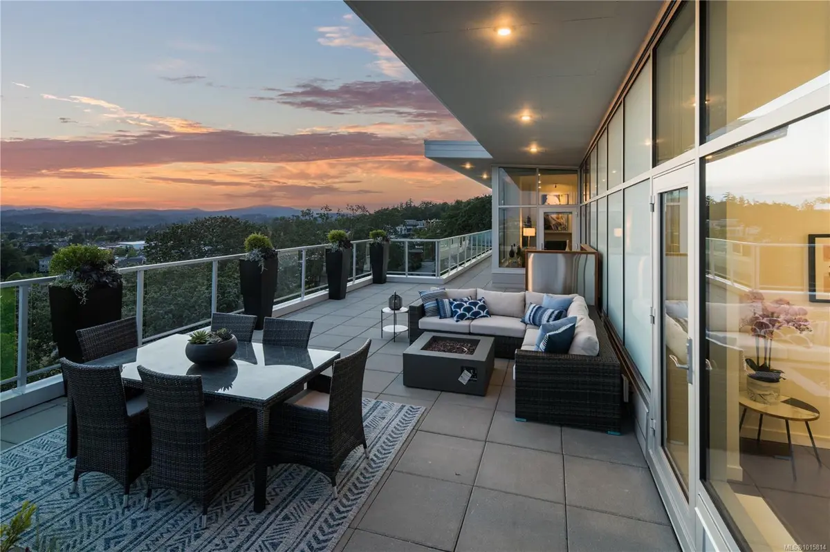 Saanich, BC V8X 0B3,4009 Rainbow Hill Lane #PH902