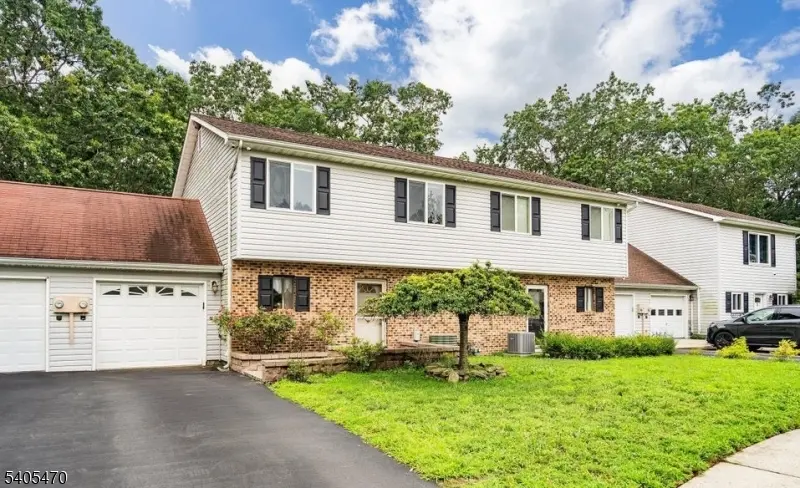 Howell Twp., NJ 07731,11 Desiree Ct