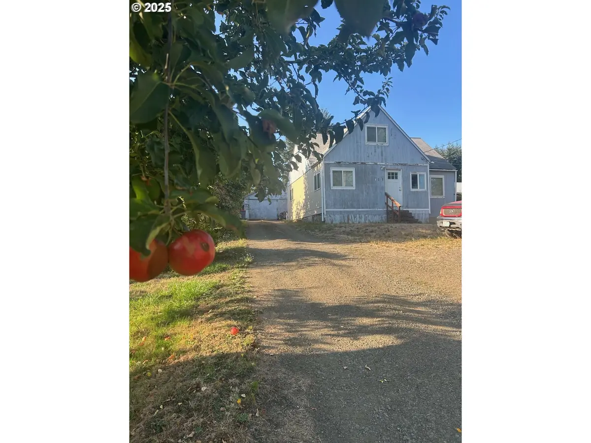 Willamina, OR 97396,122 NE 4TH ST