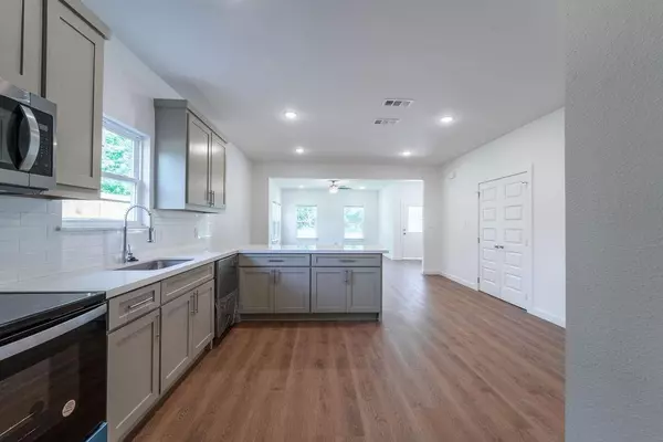 Greenville, TX 75401,901 Hemphill Street