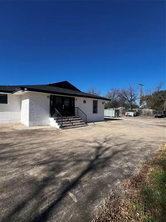 Arlington, TX 76010,133 E Park Row Drive