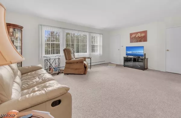 Bayonne City, NJ 07002,7 Country Village Ct