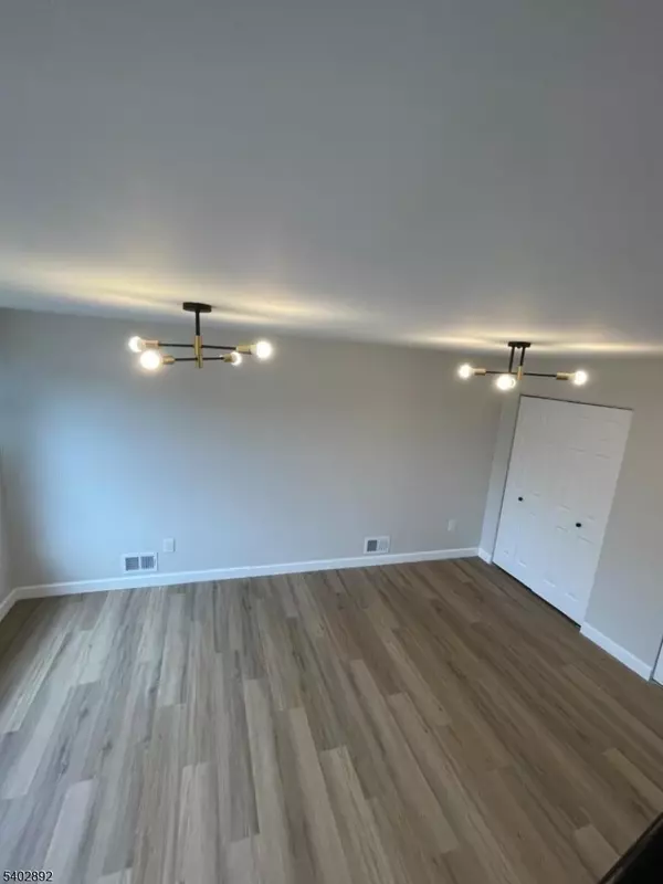 Newark City, NJ 07103,86 Vaughan Dr