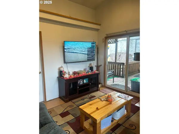 Willamina, OR 97396,122 NE 4TH ST