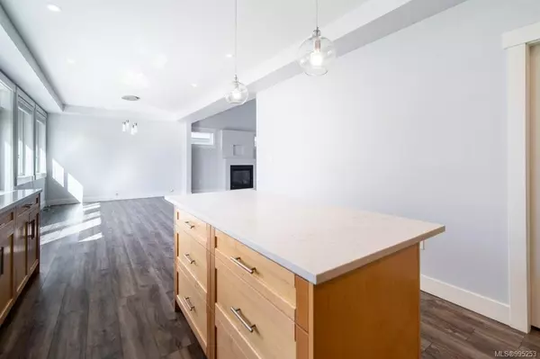 Saanich, BC V8N 3S1,4462 Tyndall Ave