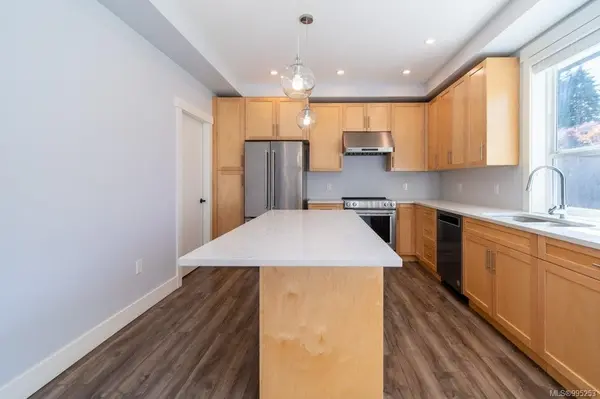 Saanich, BC V8N 3S1,4462 Tyndall Ave