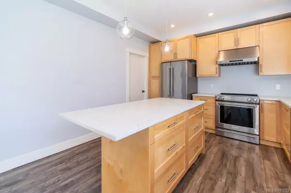 Saanich, BC V8N 3S1,4462 Tyndall Ave