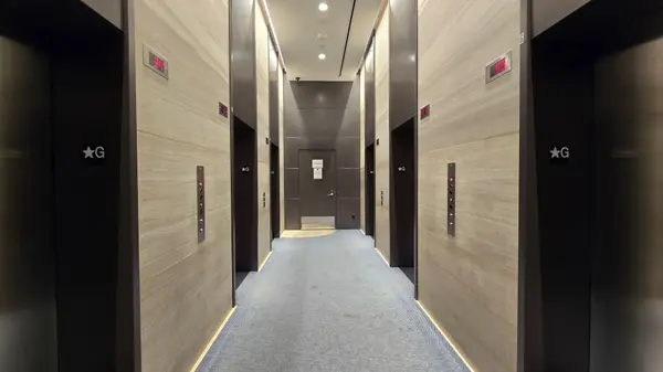 Toronto C01, ON M4Y 0E9,7 Grenville ST #5610