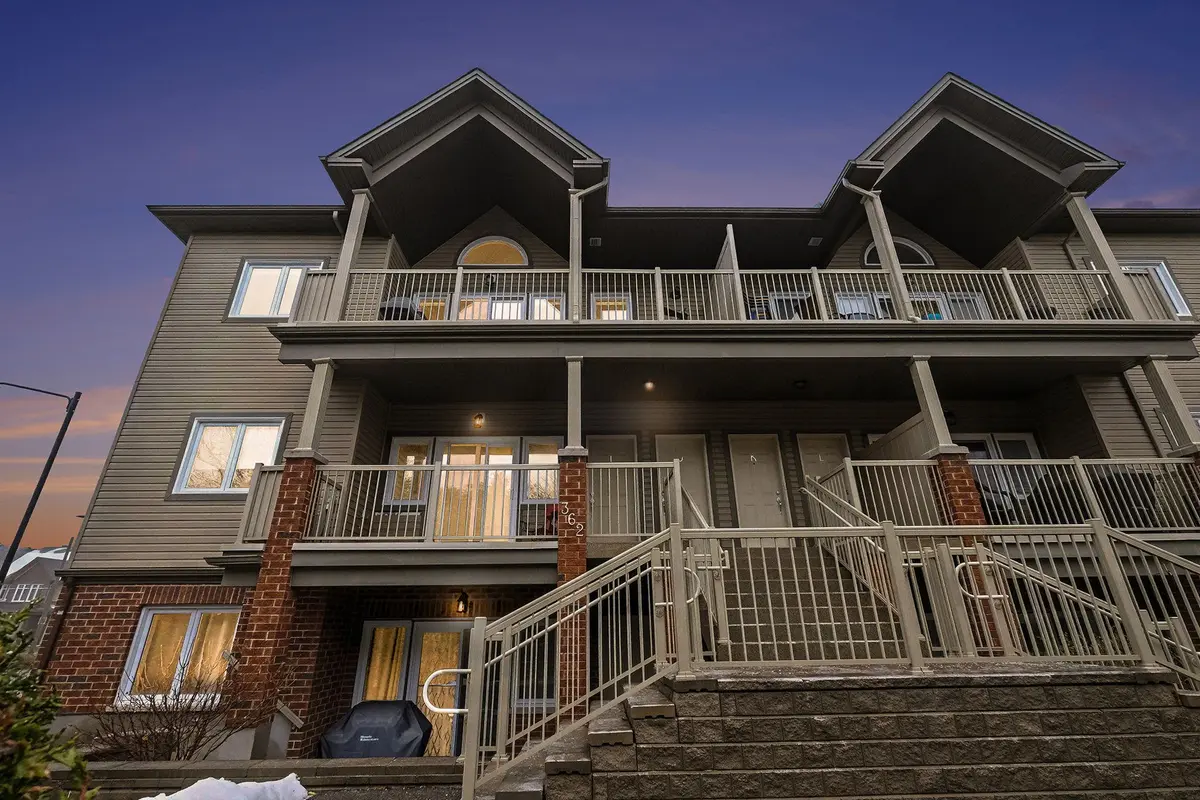 Blossom Park - Airport And Area, ON K1T 0M7,362 Wood Acres GRV #J