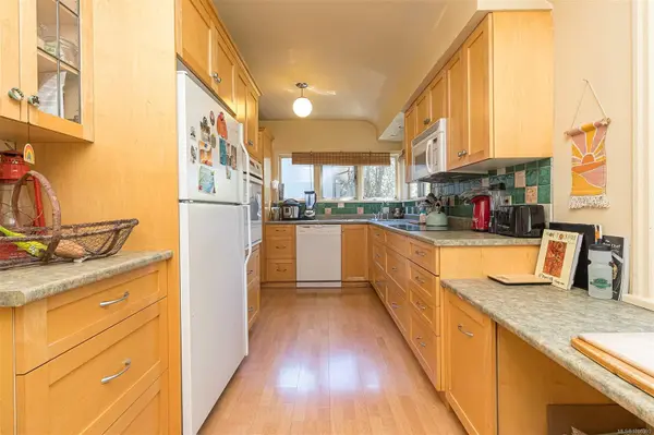 Victoria, BC V8S 4B8,971 Wilmer St