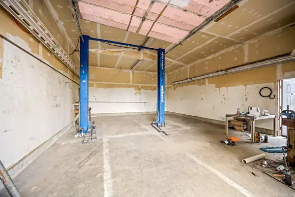 Union Bay, BC V0R 3B0,5303 Island Hwy S