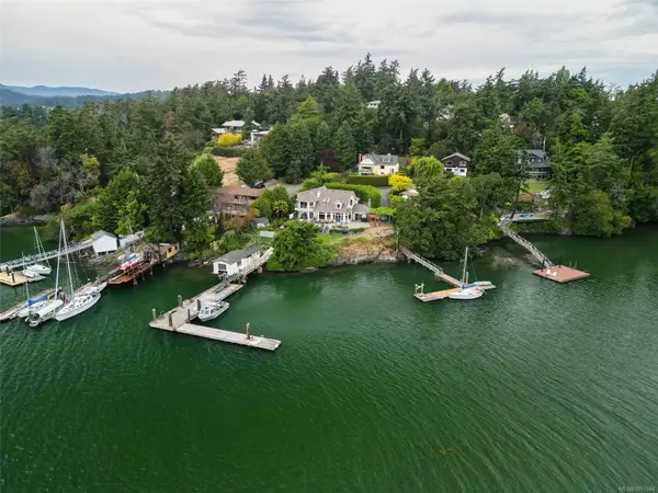 8 Lighthouse Lane, View Royal, BC V9B 1A6