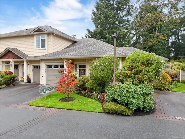 Esquimalt, BC V9A 7L9,850 Parklands Dr #76