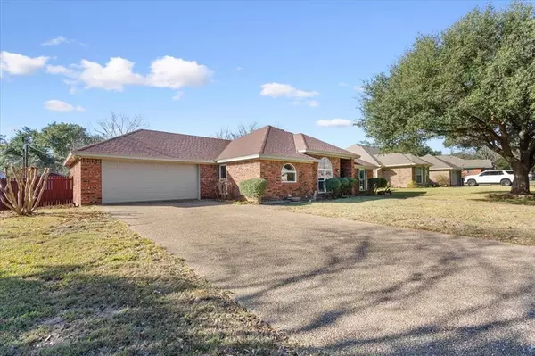 Hewitt, TX 76643,327 E Chapman Road