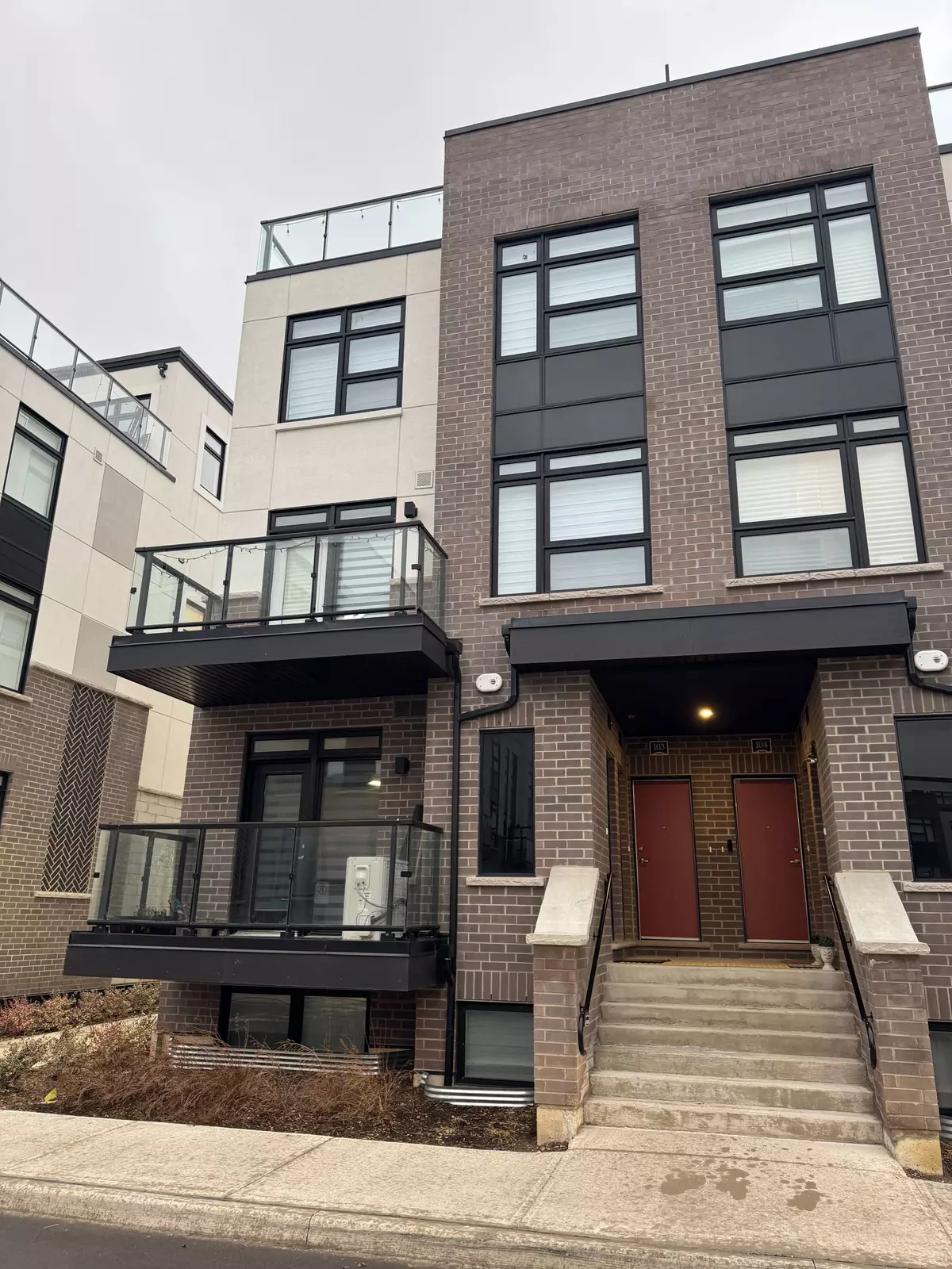 Milton, ON L9E 1N4,1577 Rose WAY #101