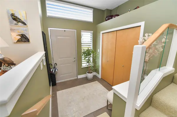 Saanich, BC V8Y 3H8,5336 Sayward Hill Cres