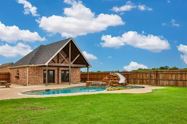 Lindsay, TX 76240,1218 Walter Street