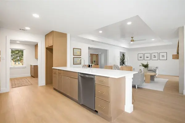 Dallas, TX 75240,13824 Far Hills Lane