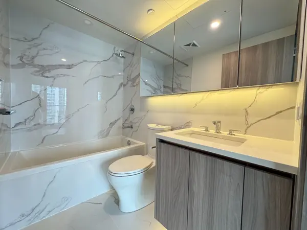 Toronto C01, ON M5V 0X4,1 Concord Cityplace WAY #1003