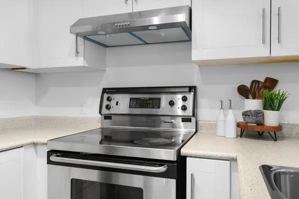 11 Lee Centre DR #712, Toronto E09, ON M1H 3J5