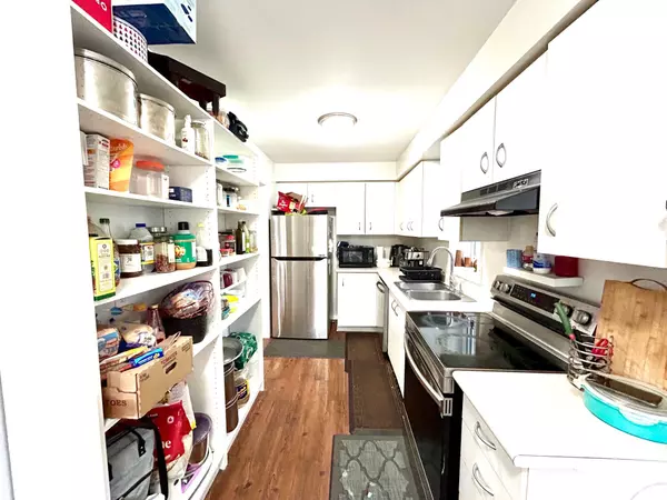 Mississauga, ON L5M 5Z9,5958 Greensboro DR #14