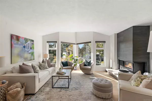 Saanich, BC V8X 3T9,909 Carolwood Dr #21