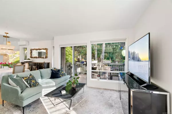 Saanich, BC V8X 3T9,909 Carolwood Dr #21