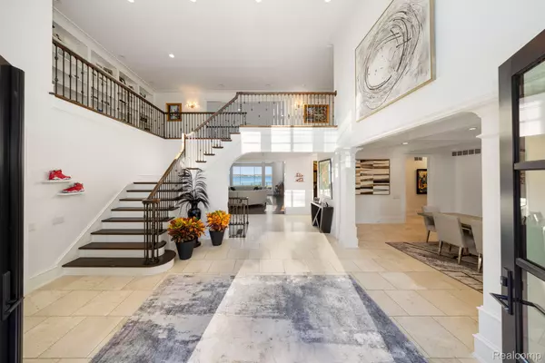 Orchard Lake, MI 48324,4326 COMMERCE RD