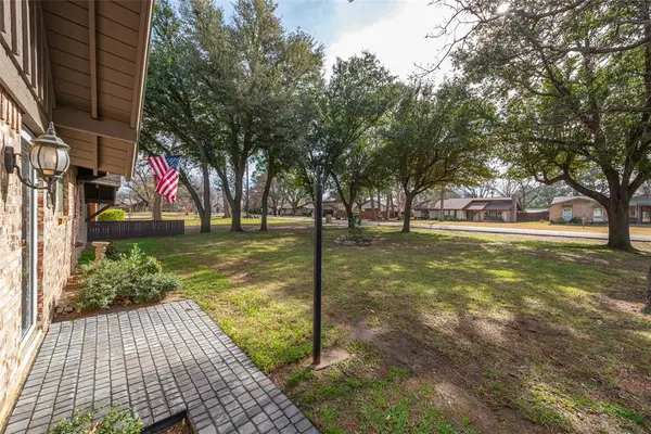 Grapevine, TX 76051,2124 Ridge Lane