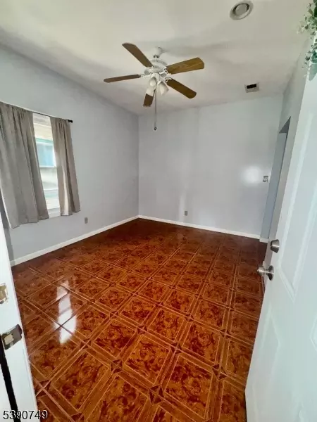 Elizabeth City, NJ 07202,131 Bellevue St