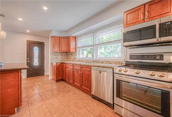 Kitchener, ON N2B 1Z2,169 Bruce ST #Upper